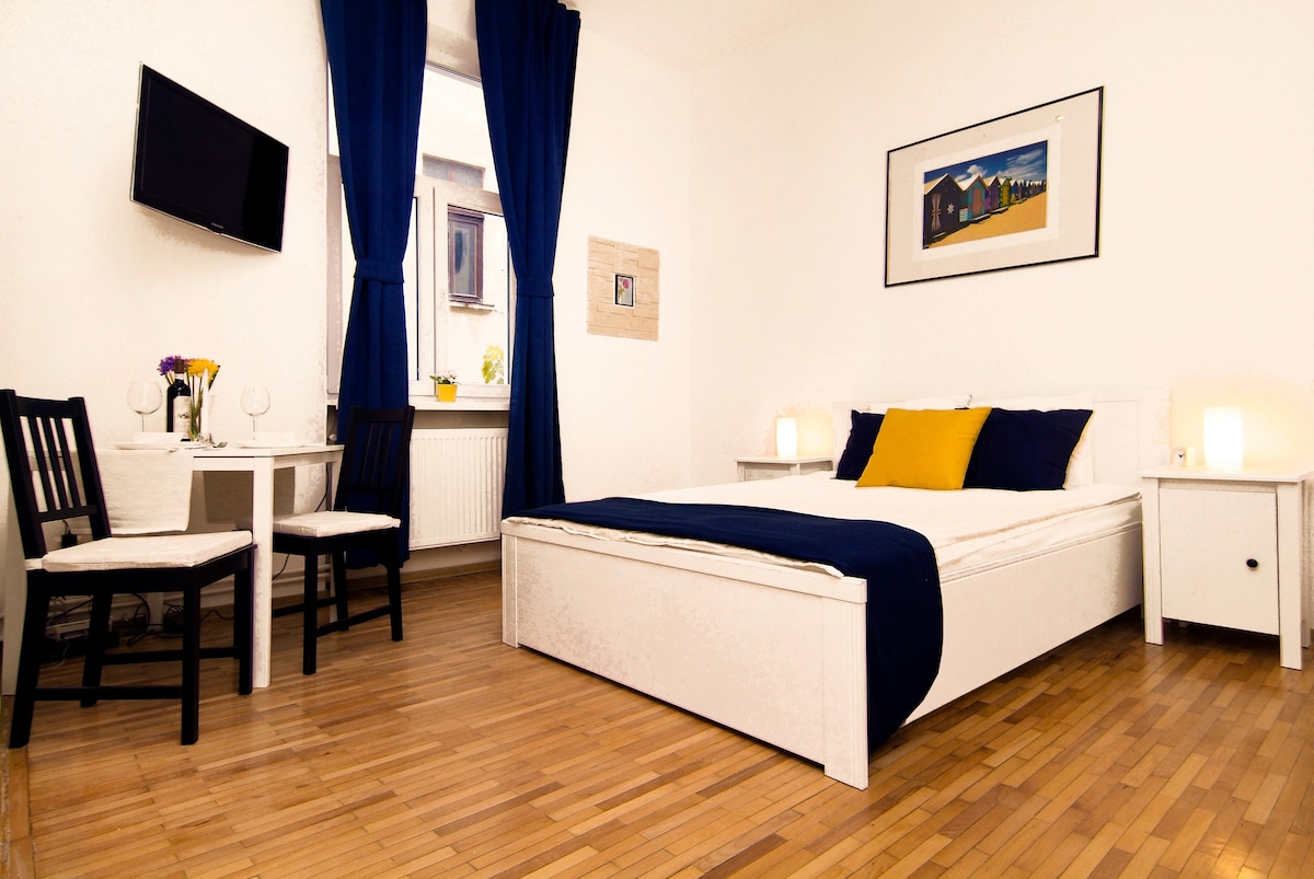 Romantic Hideaway, Heart of Old Bucharest - Bedroom