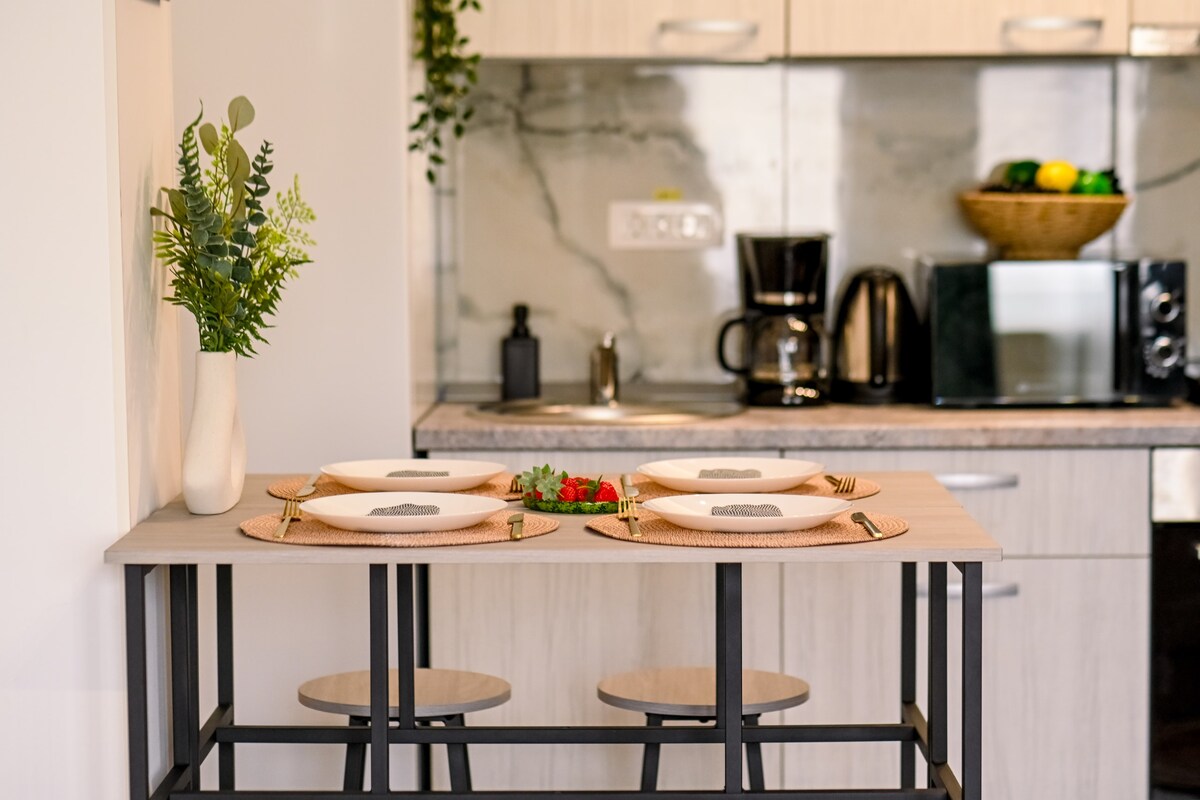 Timeless Elegance: Studio in the Heart of Old Town - Full kitchen
