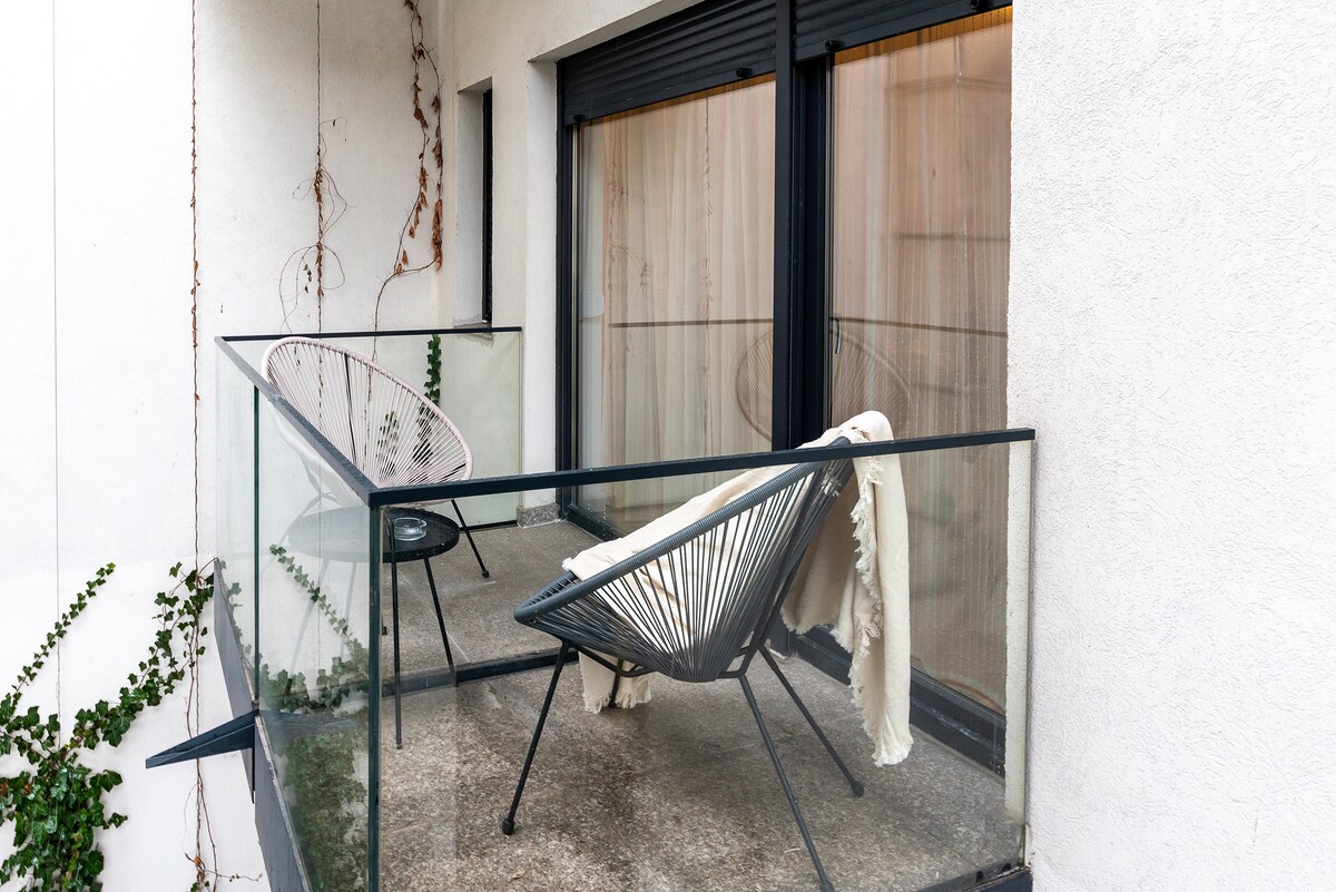 Standout Sienna Studio | Old Town | New Building - Balcony