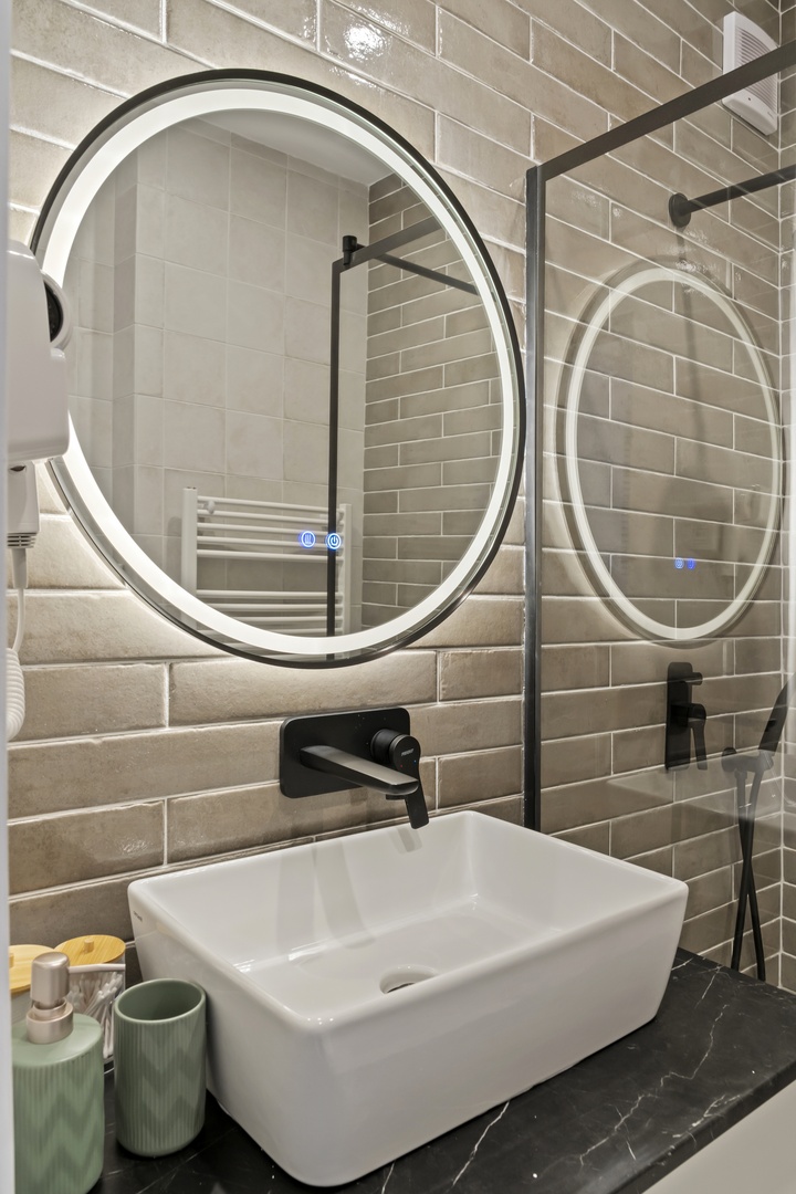 Old City Rise Apartment - Bathroom