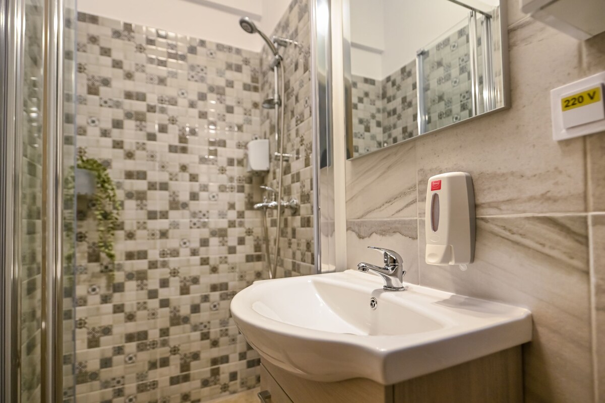 Timeless Elegance: Studio in the Heart of Old Town - Full bathroom